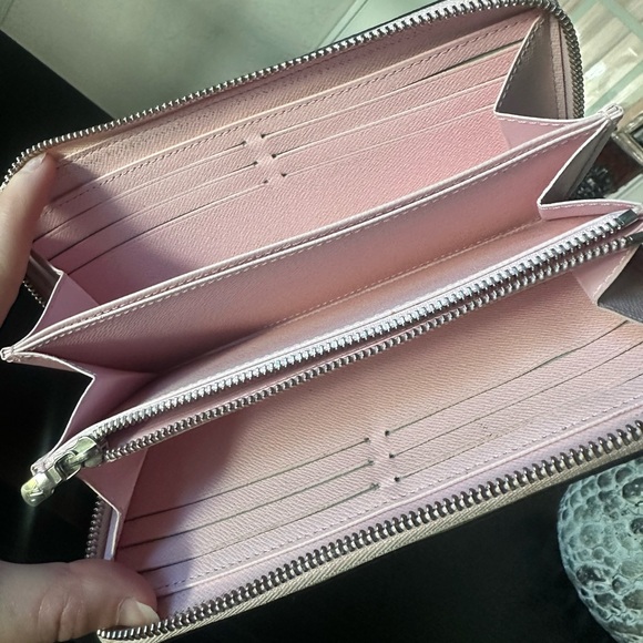 Limited Edition Louis Vuitton Escale Pastel zippy wallet card holder - Picture 11 of 16